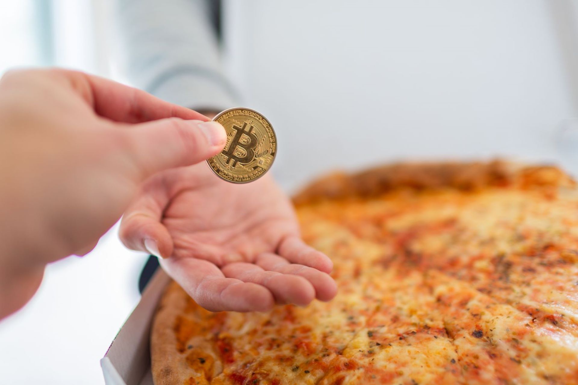 4 bài học đầu tư từ sự kiện bitcoin pizza day là gì